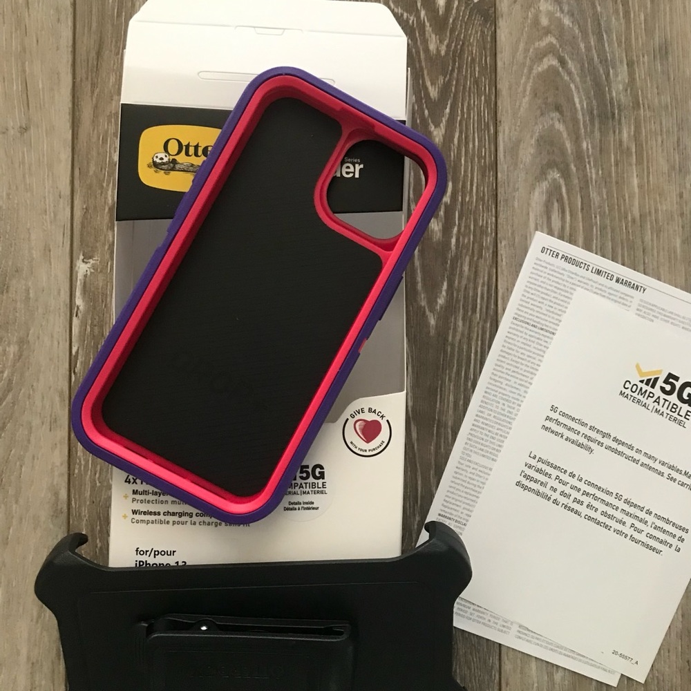 iPhone 13 Otterbox defender case